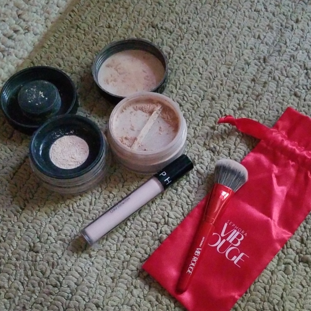 Illuminating and blurring items